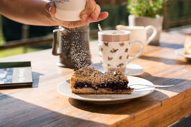 Leckere selbstgemachte Kuchen auf der Freiburger Alpe im Lochbachtal bei Obermaiselstein
