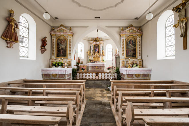Innenraum der alten Pfarrkirche St. Katharina in Obermaiselstein