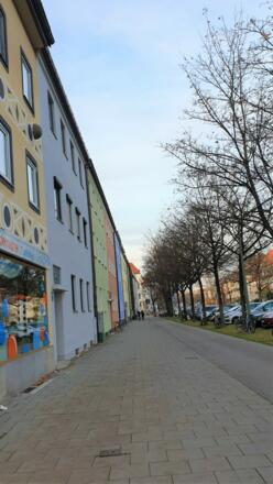 Bunte Häuserfront in der Waisenhausstraße
