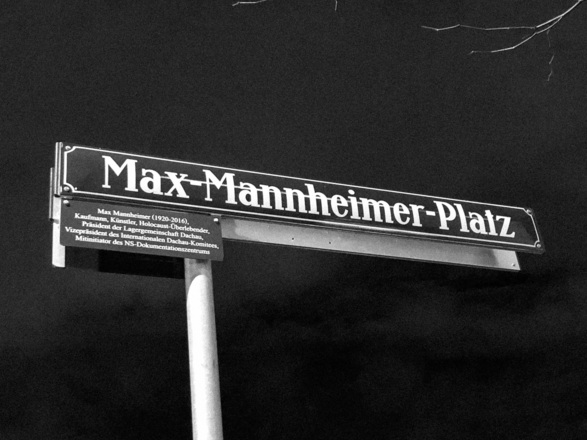 Straßenschild: Max-Mannheimer-Platz