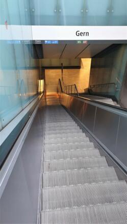 Rolltreppe zur U-Bahnsation Gern
