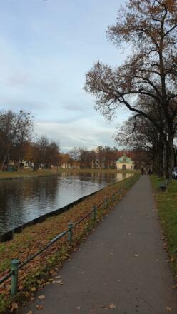 Schlosskanal mit Hubertusbrunnen