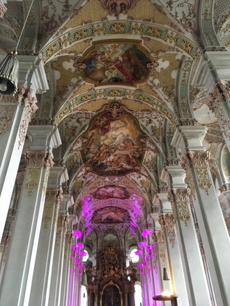 Heilig-Geist-Kirche innen