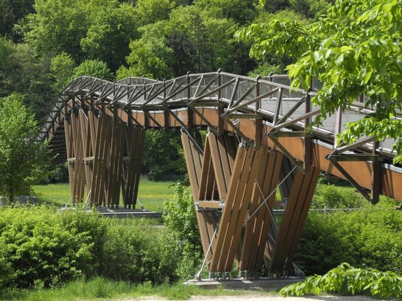 Holzbrücke "Tatzlwurm" in Essing