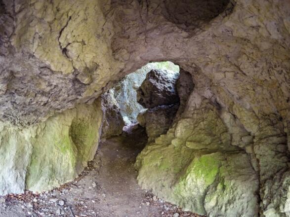 Interessante Karsthöhlen können hier erforscht werden