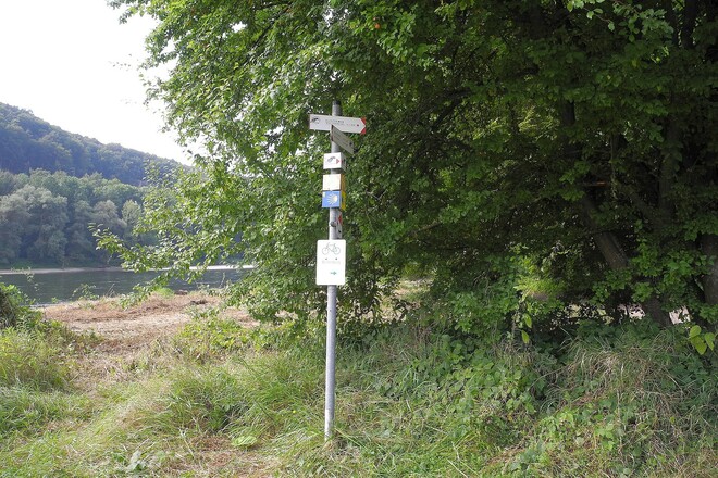 Radwegbeschilderung auf dem Weg zum Kloster Weltenburg