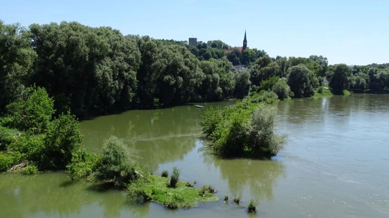 Blick von der Fußgängerbrücke &quot;Charbonnière-les-Bains&quot; auf den Kurort Bad Abbach