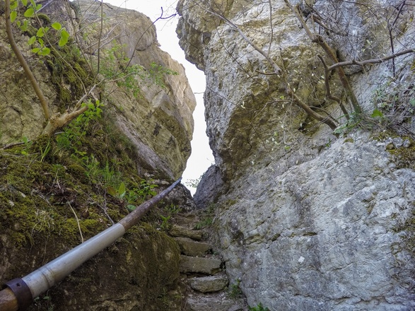 Idyllischer Pfad oberhalb von Streitberg