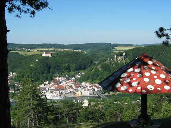 Blick vom Aussichtspunkt "Schwammerl" auf Riedenburg
