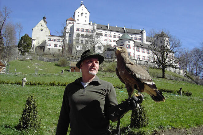 Schloss Hohenaschau mit Falknerei