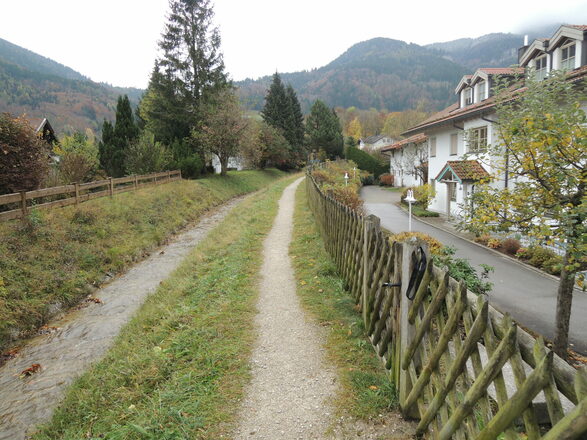 Pfad entlang des Lochgrabens