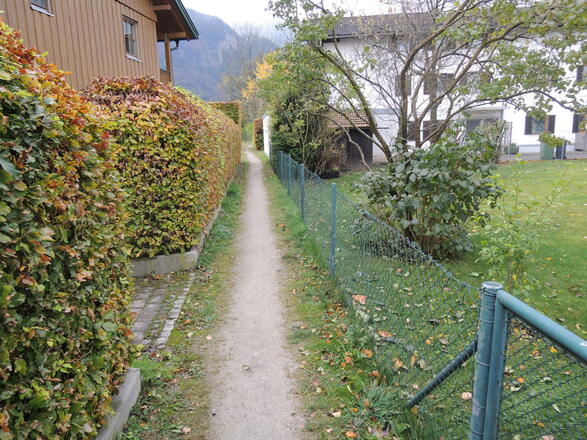 Der Pfad zwischen den Häusern