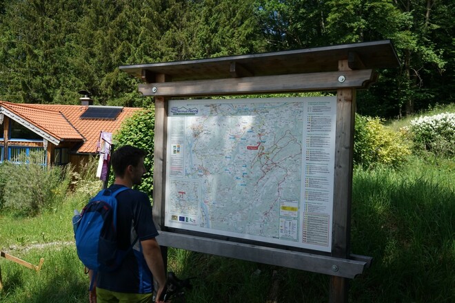 Übersichtskarte am Wanderparkplatz der Hochriesbahn