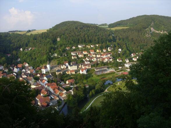 Blick vom Frauenstein auf Muggendorf im Wiesenttal