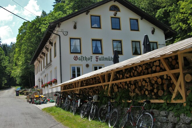 Einkehrmöglichkeit im Traditionsgasthof Fallmühle