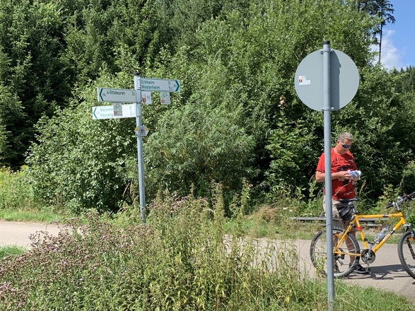 Wegweiser Richtung Hawangen