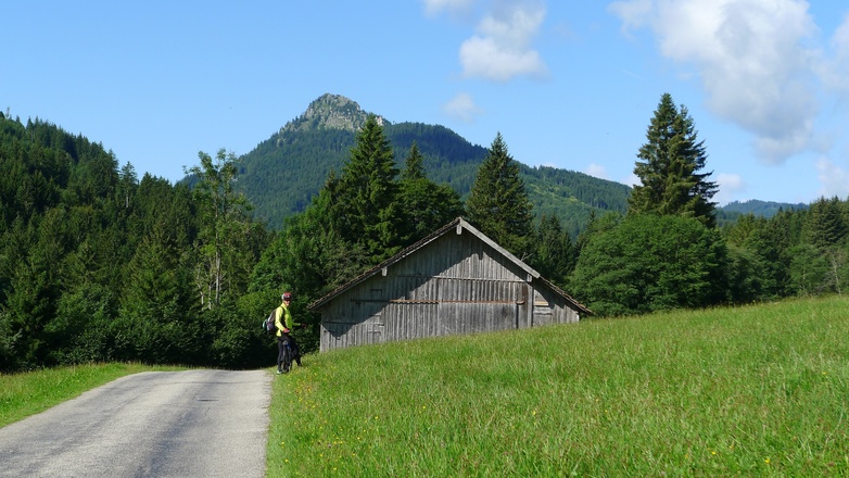 Oberhalb vom Vilstal - Blick auf den SORGSCHROFEN