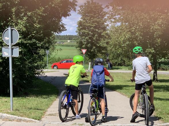 Auf den Weg zum Günztalradweg von der Memminger Straße herkommend