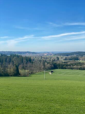Weitblick über Ottobeuren bis nach Eisenburg