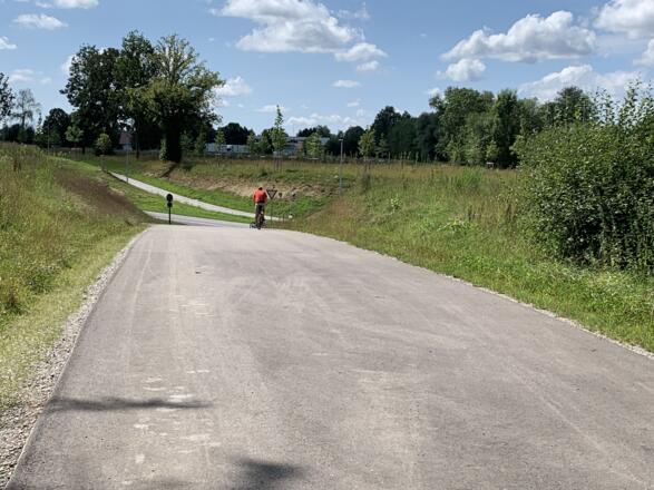 Straße Richtung Ungerhausen-Bahnhof