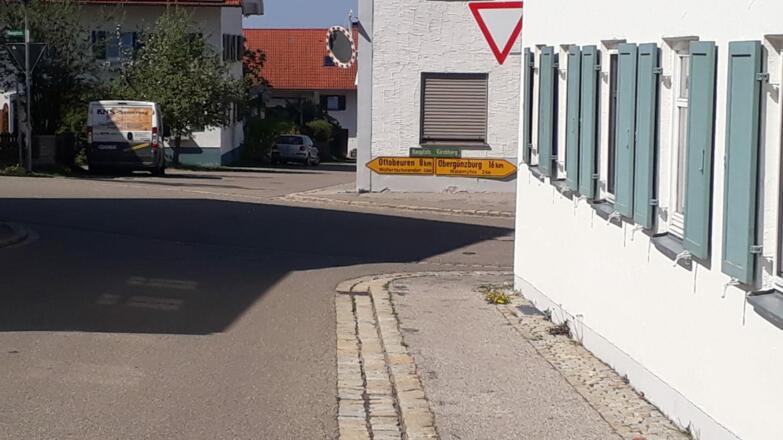 Abzweigung in Böhen am Wirtshaus Rössle