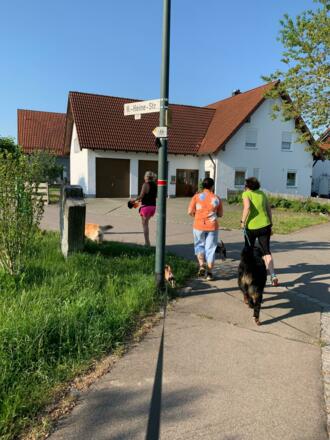 Start der Schelmenheider Runde an der Heinrich-Heine-Straße