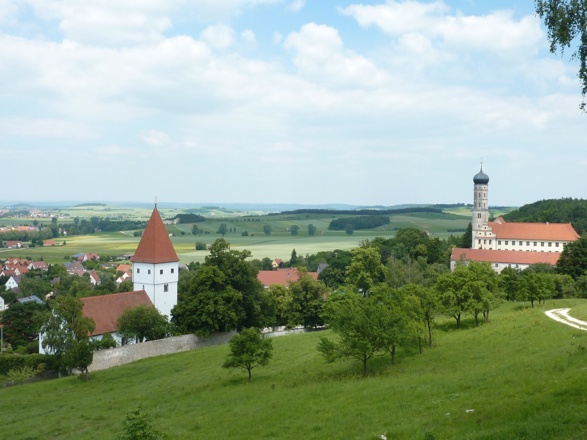 Panoramablick auf Mönchsdeggingen