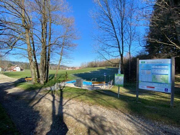 Start der Schelmenheider Runde an der Kneippanlage Eldern