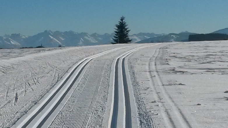 Herrliche Ausblicke auf der Loipe zwischen Ermengerst und Wagenbühl