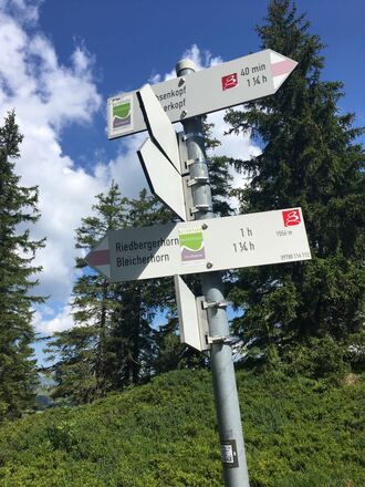 Wegweiser Richtung Riedbergerhorn