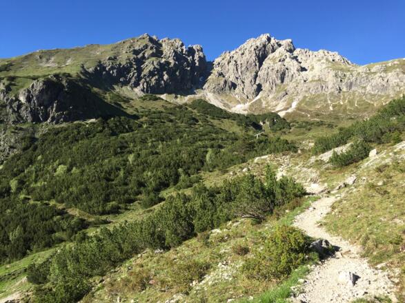 Vor uns die Oberstdorfer Hammerspitze