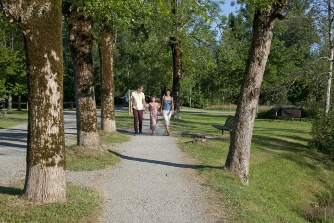 Wandern durch den Kurpark bei Fischen im Allgäu
