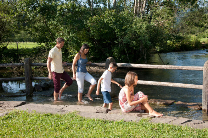Natur-Kneipptretbecken im Fischinger Kurpark