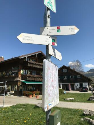 Wegweiser Richtung Fischen, Berg