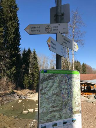 Wegweiser Richtung Sonderdorf und Bolsterlang