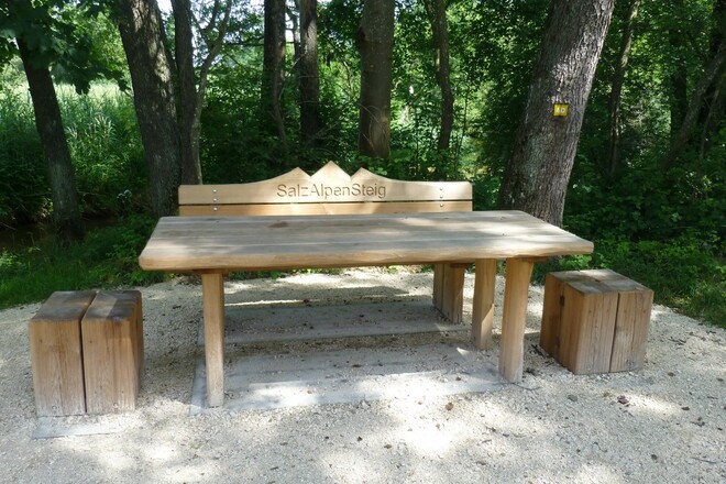 SalzAlpenSteig Sitzgruppe in Prien