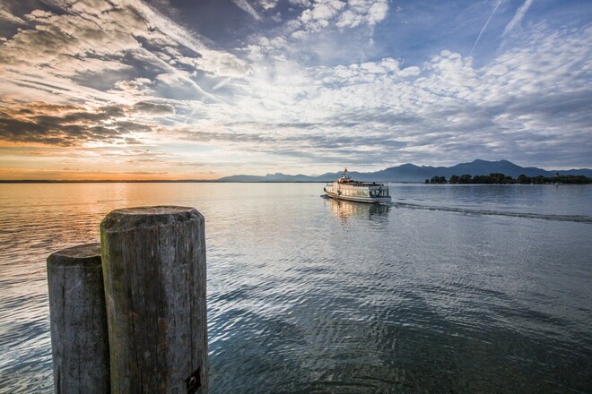 Mit der Chiemsee-Schifffahrt geht es zur Herren- und Fraueninsel