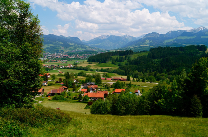Aussicht auf Bettenried und das Ostrachtal mit Bad Hindelang und Oberjoch