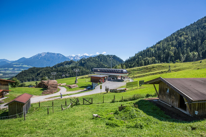 Bergstation 4er-Sesselbahn Erlebnisberg Oberaudorf Hocheck mit Tiergehege