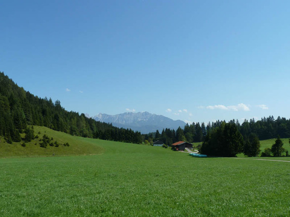 Rund um den Schwarzenberg - Blick ins Kaisergebirge