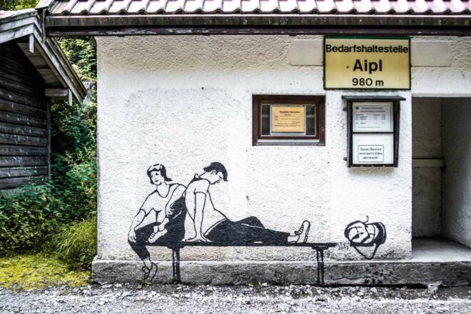 Graffiti - Bedarfshaltestelle Aipl der Wendelsteinbahn