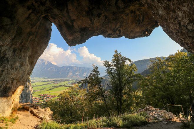 Grafenloch mit Blick auf das Kaisergebirge