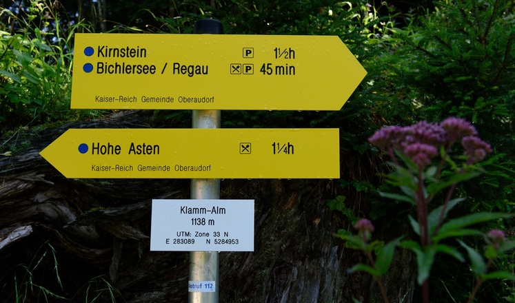 Wegweiser Richtung Hohe Asten und Bichlersee