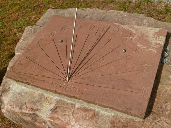 Sonnenuhr an der Sattelhütte