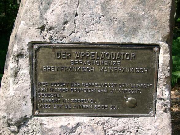 Tafel am "Äppeläquator"