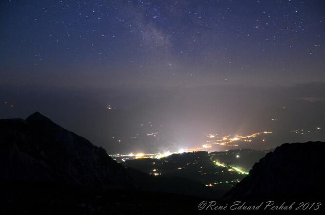 Der Abendliche blick ins Tal bei einer Sternenklaren Nacht...