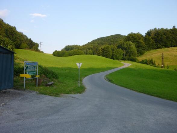 Abzweigung nicht verpassen - hier links bergauf