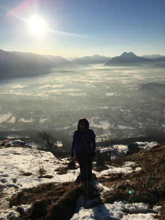 Die Stadt Salzburg im Rücken