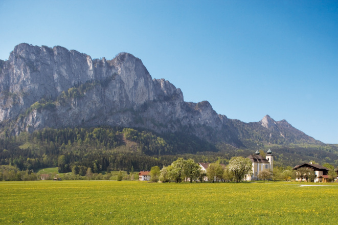 Kirche St. Lorenz mit Drachenwand und Schober