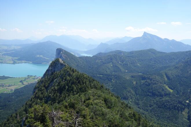 Blick auf Mondsee und Schafberg vom Gipfel des Schobers